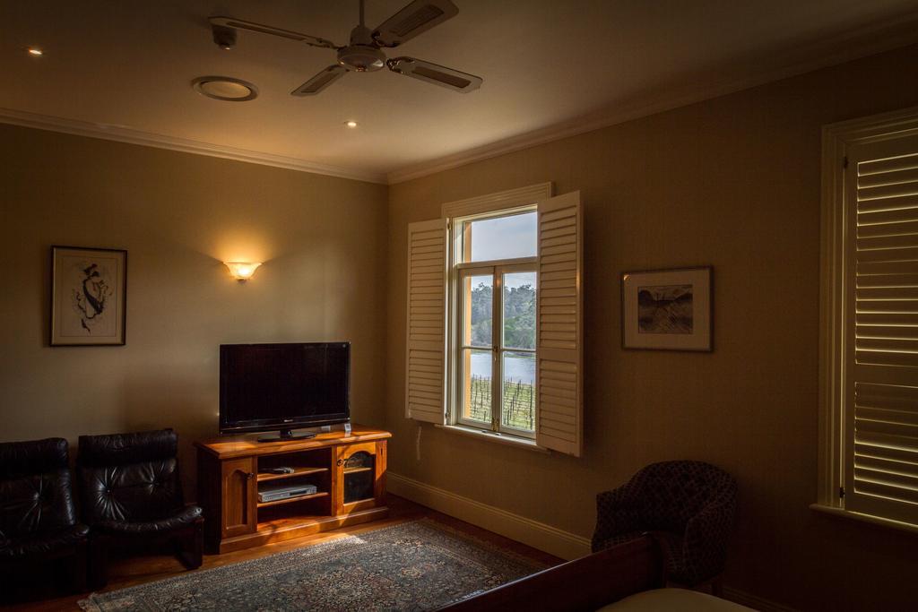 Tizzana Winery Bed And Breakfast Sackville Reach Oda fotoğraf